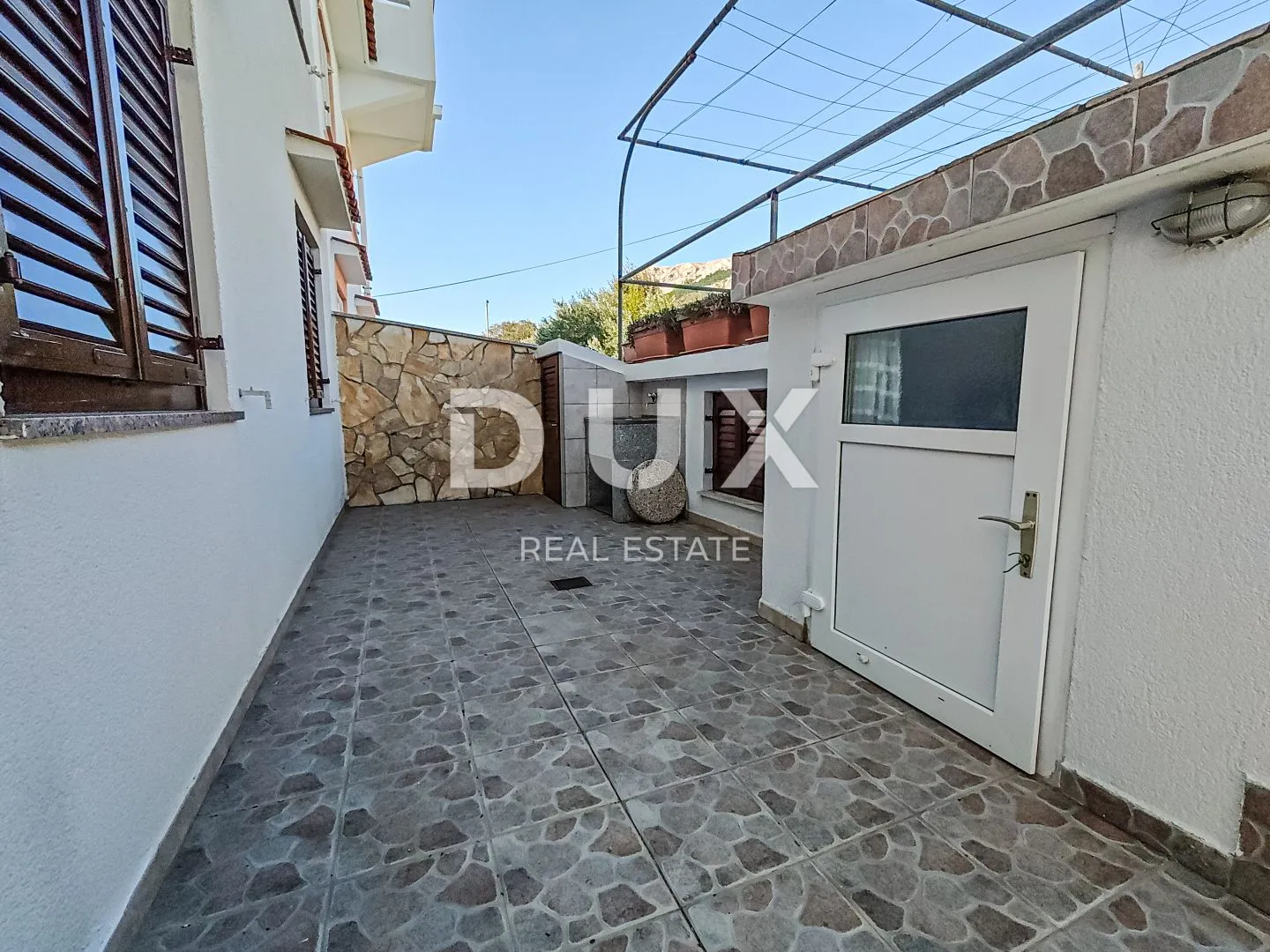 otok krk, baška - dvojna kuća u centru - slika 31