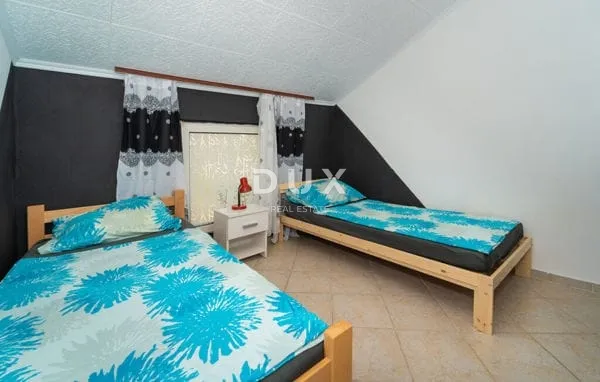 dalmacija, karin donji – prostrana kuća s dva apartmana i konobom - slika 11