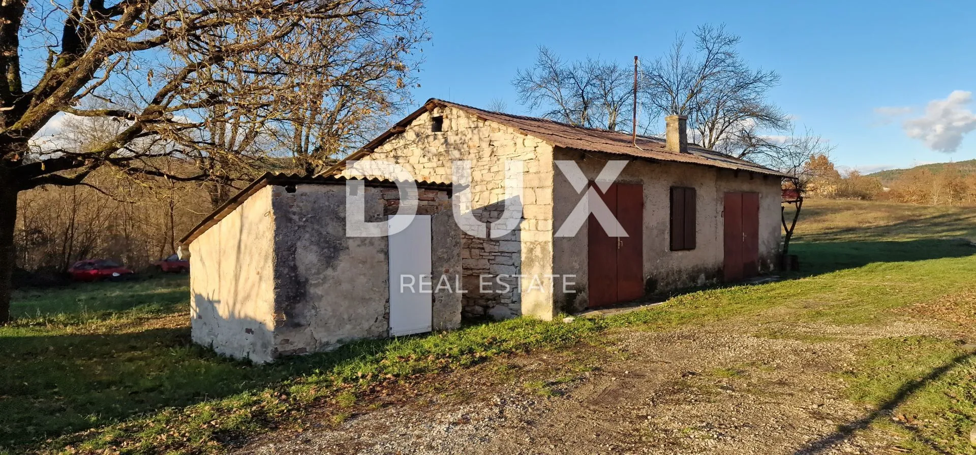 ISTRA, PAZIN - Kuća s velikim zemljištem sportske, građevinske i poljoprivredne namjene s pano pogledom