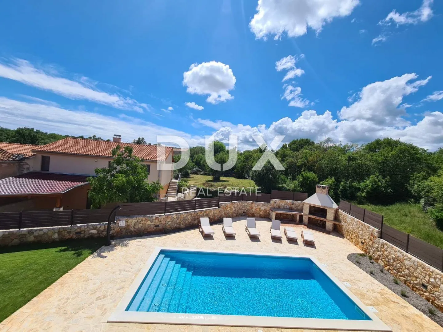 otok krk - mediteranska vila sa bazenom i velikom okućnicom - slika 12