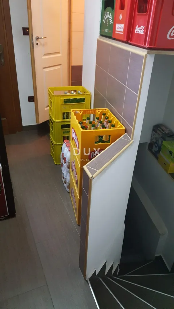 istra,rovinj - predivan uhodani caffe bar u srcu rovinja - slika 50