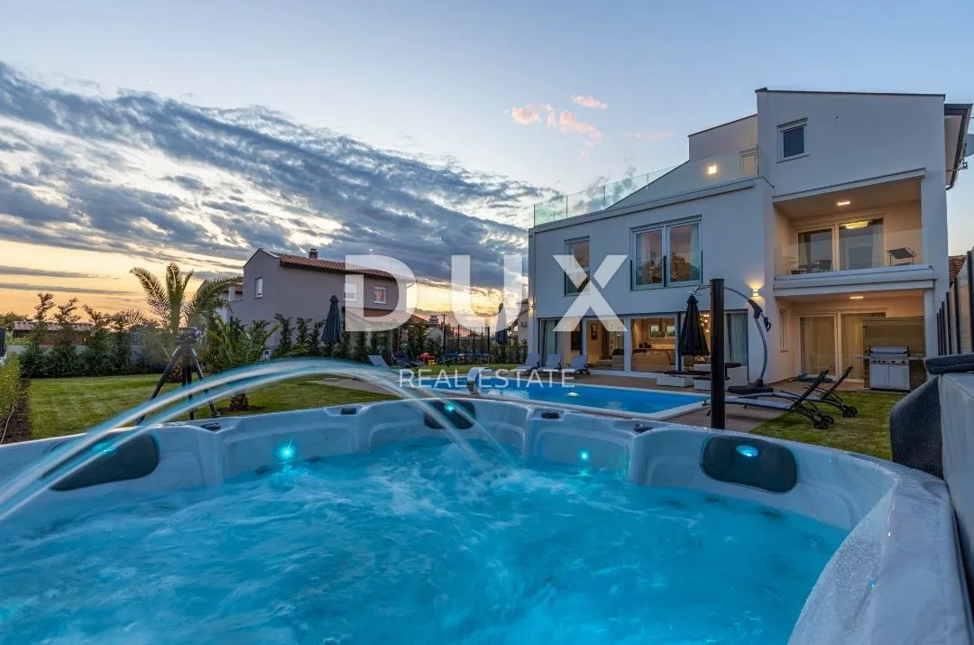 istra, poreč - luksuzna vila na mirnoj lokaciji! - slika 38