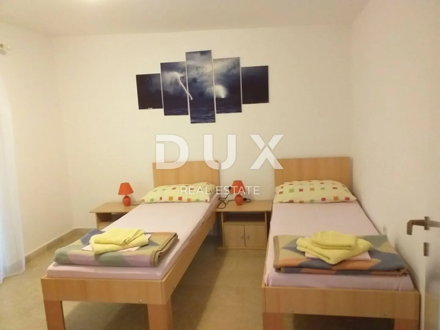 istra, pula - velika obiteljska kuća s 2 apartmana, konobom i garažom - slika 30