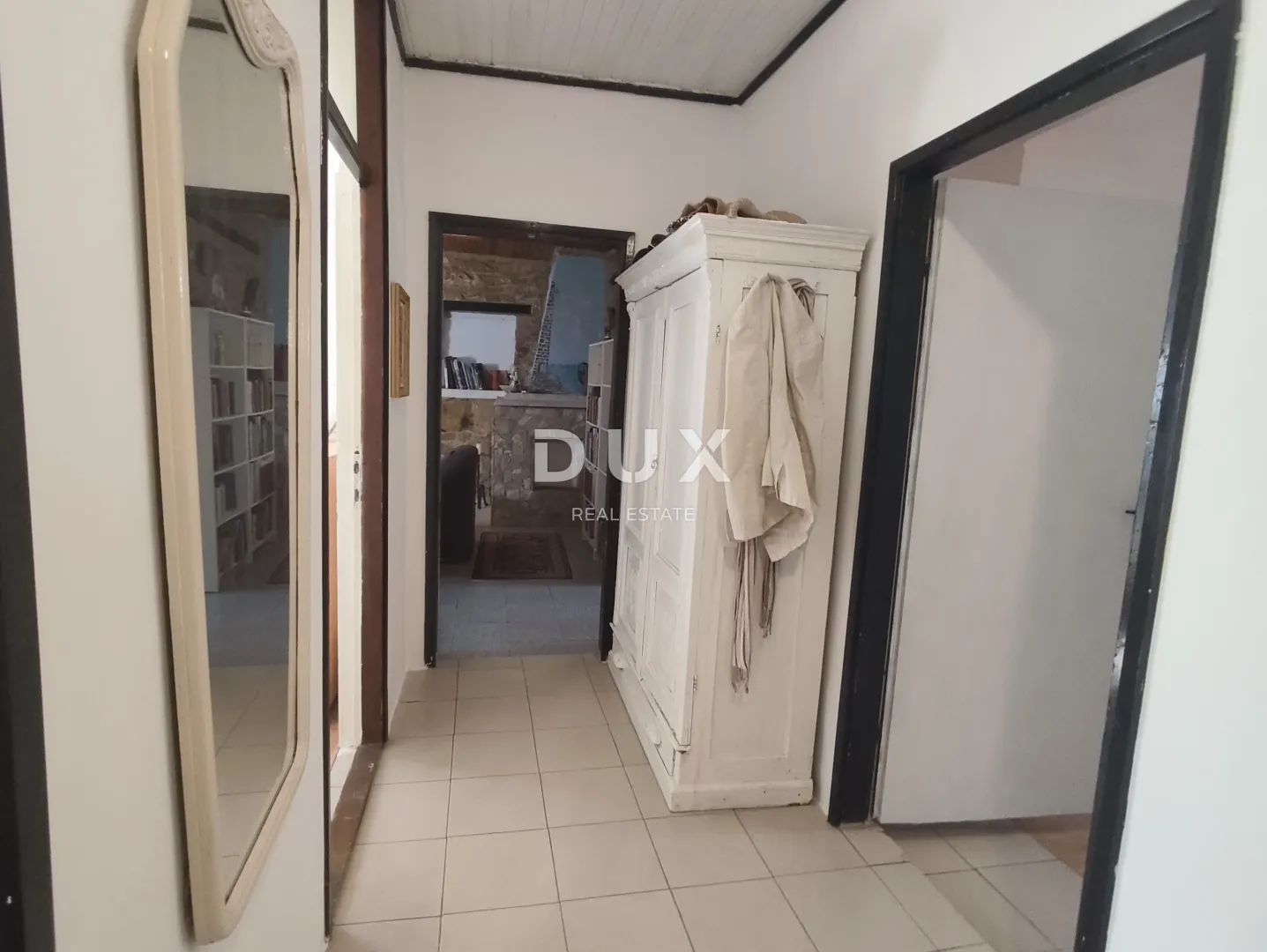 istra, pula – prostoran stan u centru grada - slika 4