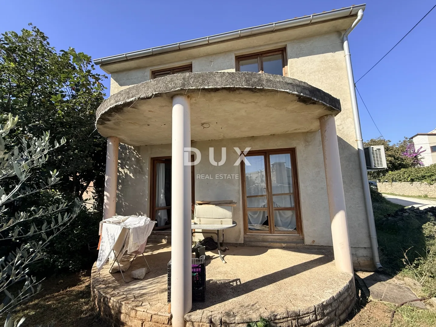 istra, pomer - samostojeća kuća 250m2 s garažom i okućnicom, 150m od mora - slika 4
