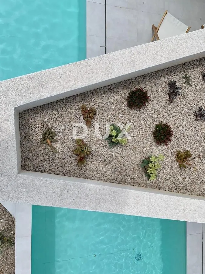 otok krk, grad krk - moderna vila s dva stana i 2 bazena - slika 15