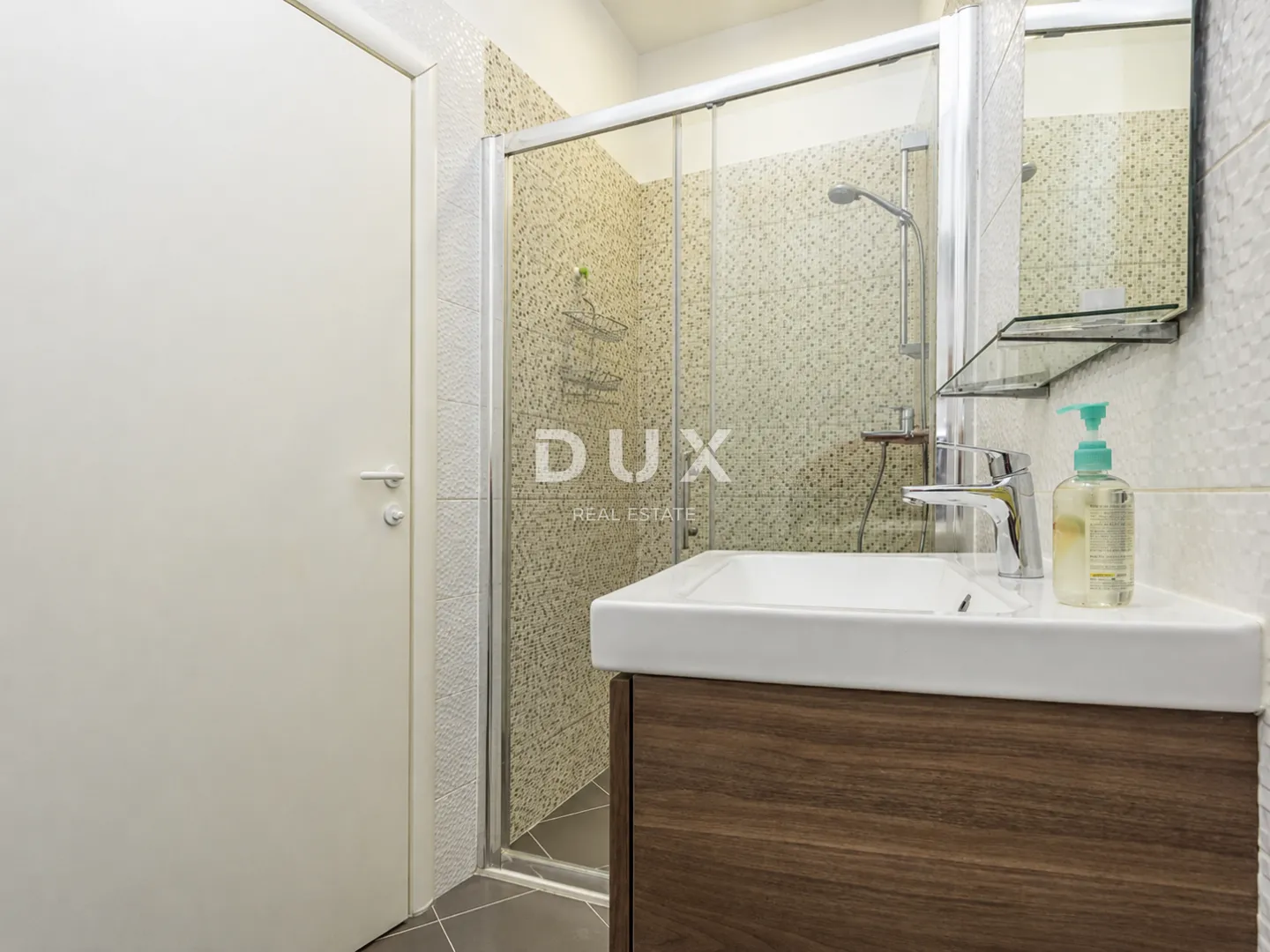 šibenik, centar – uređen stan 66,80 m², 240 m od mora, investicijski potencijal - slika 20