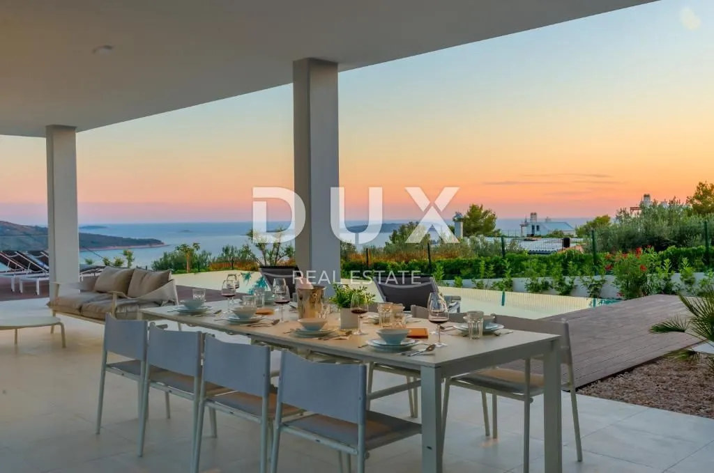 dalmacija, primošten - ekskluzivna dizajnerska vila s infinity bazenom i panoramskim pogledom na more - slika 32