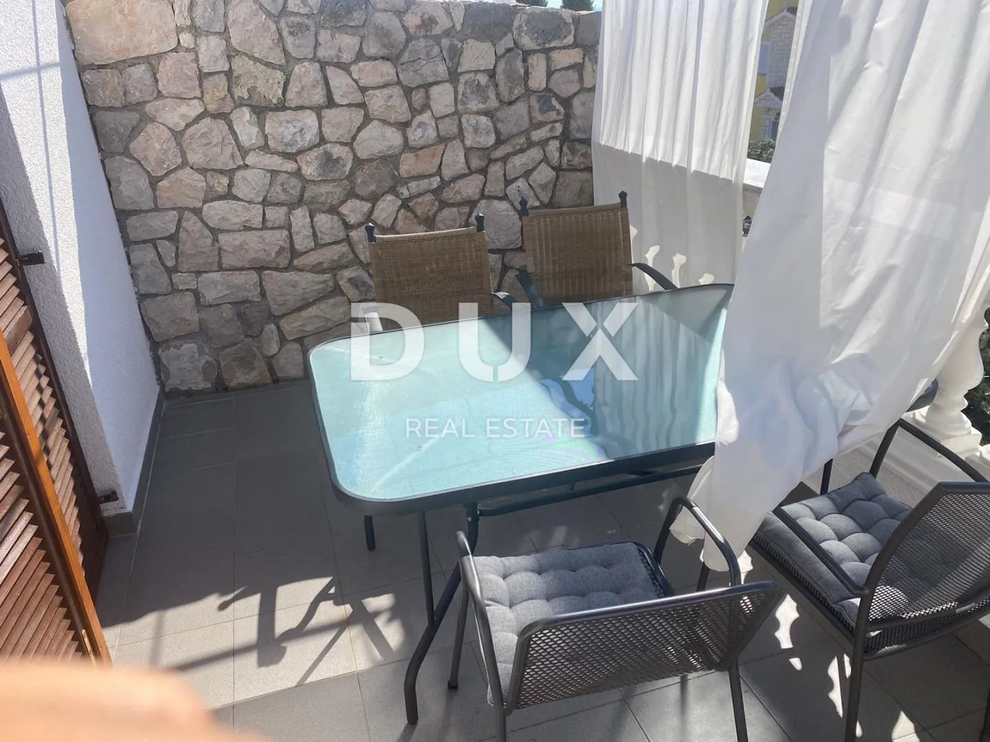 otok krk, njivice - etaža kuće na prvom katu s dva apartmana - slika 2