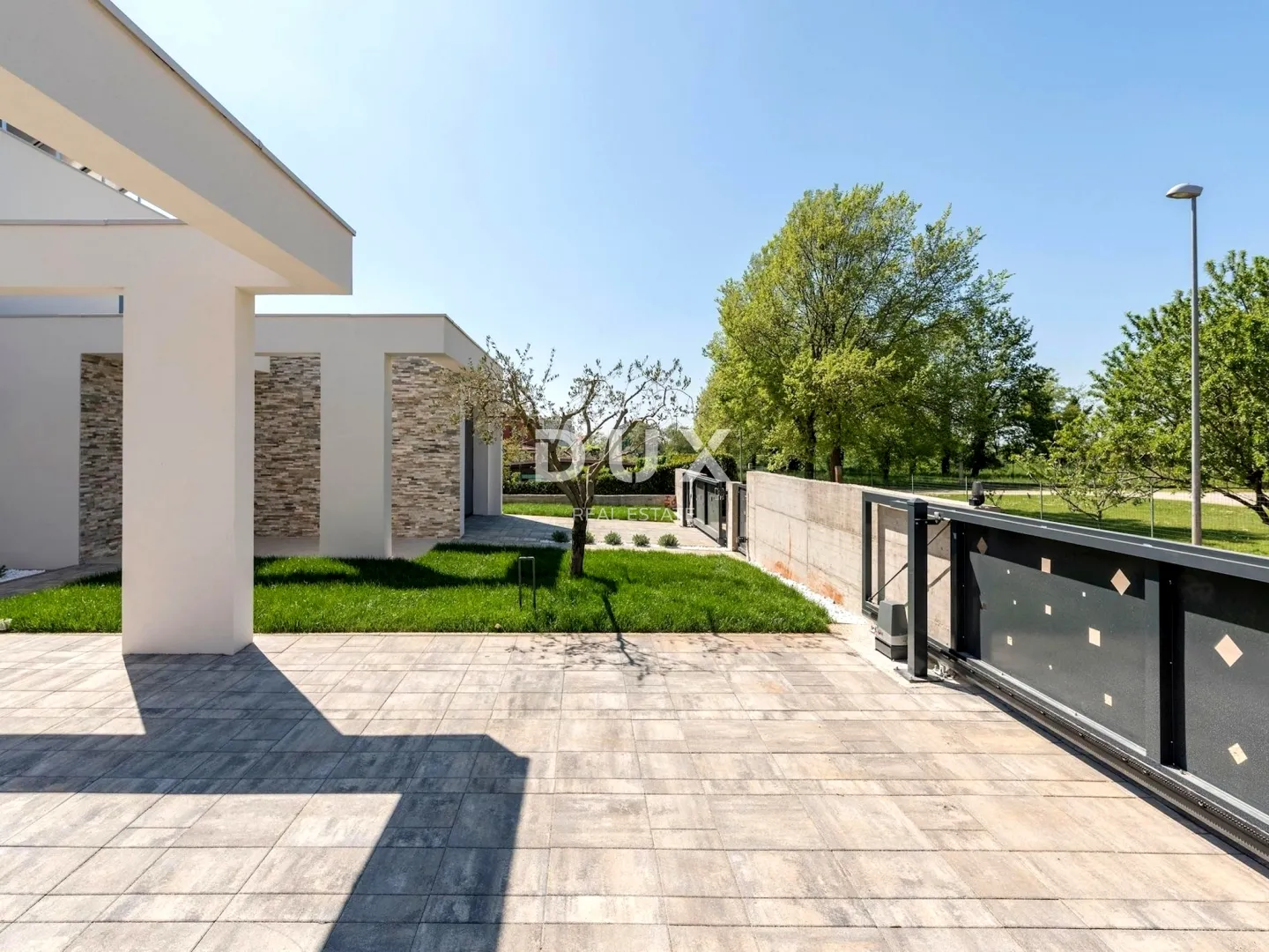 istra, novigrad - vrhunska moderna kuća s bazenom - slika 9