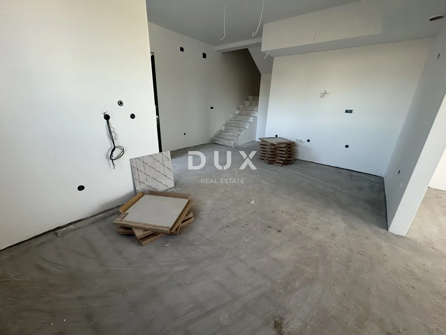 murter, jezera – novogradnja, dvoetažni apartman s bazenom - slika 11