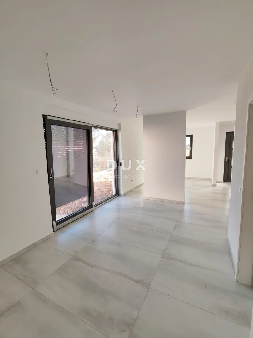 zadar, vrsi - vrhunska dvojna kuća s pogledom na more i okućnicom! b - slika 18