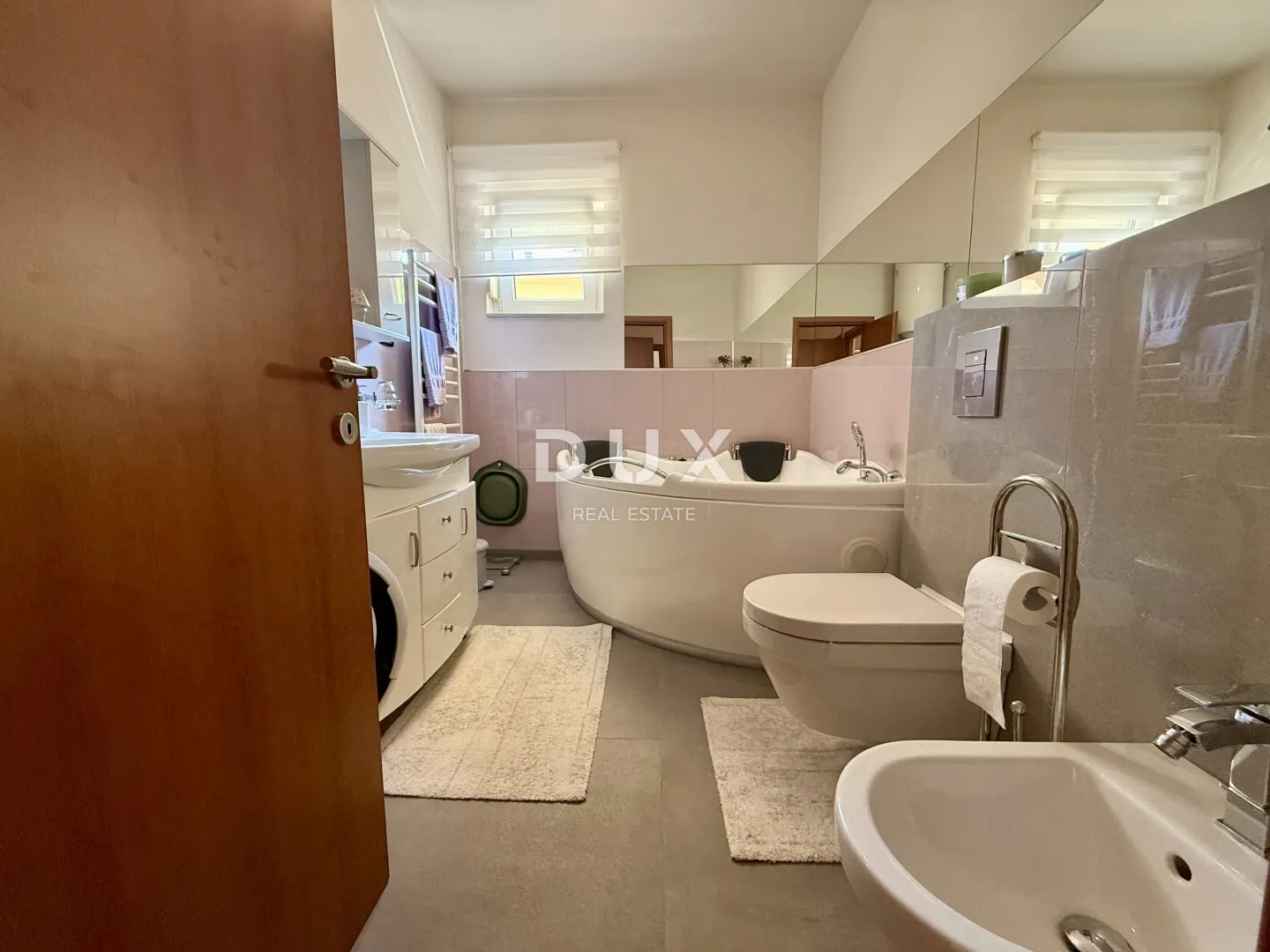 opatija, predivan dvosobni apartman, 100 m2, bazen, garaža, pogled na more - slika 16
