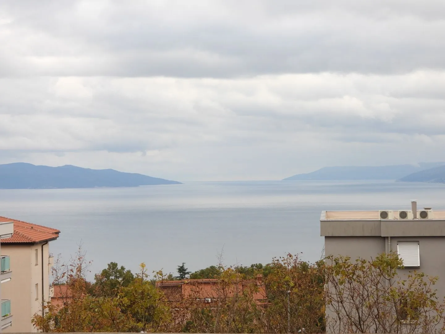SRDOČI- stan 140m2 DB+3S s panoramskim pogledom na more + okućnica 175m2 za najam - Rijeka