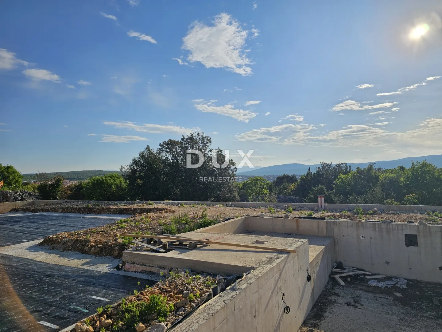 OTOK KRK, GRAD KRK - Vila s bazenom i spektakularnim pogledom, uz rub zelenog pojasa