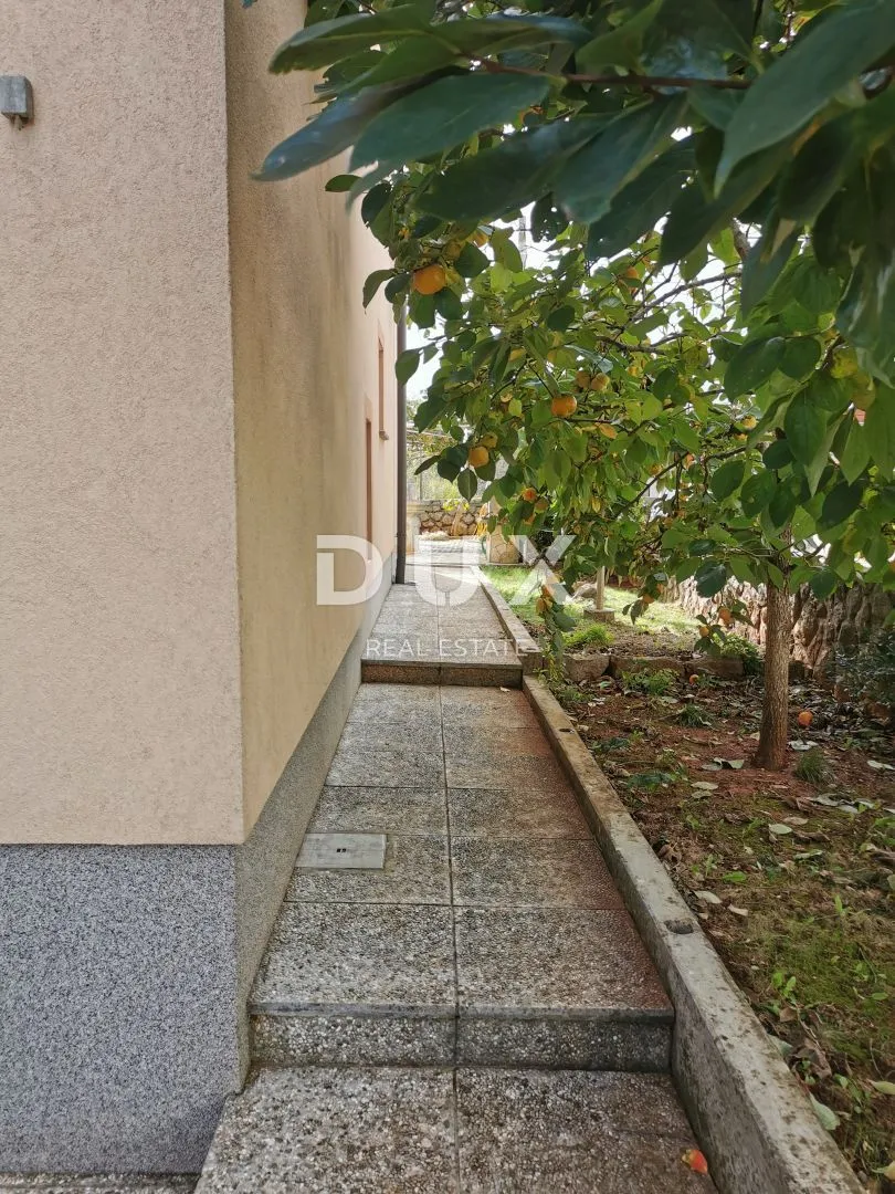 malinska (okolica) - samostojeća kuća sa dva stana + podrum - slika 38