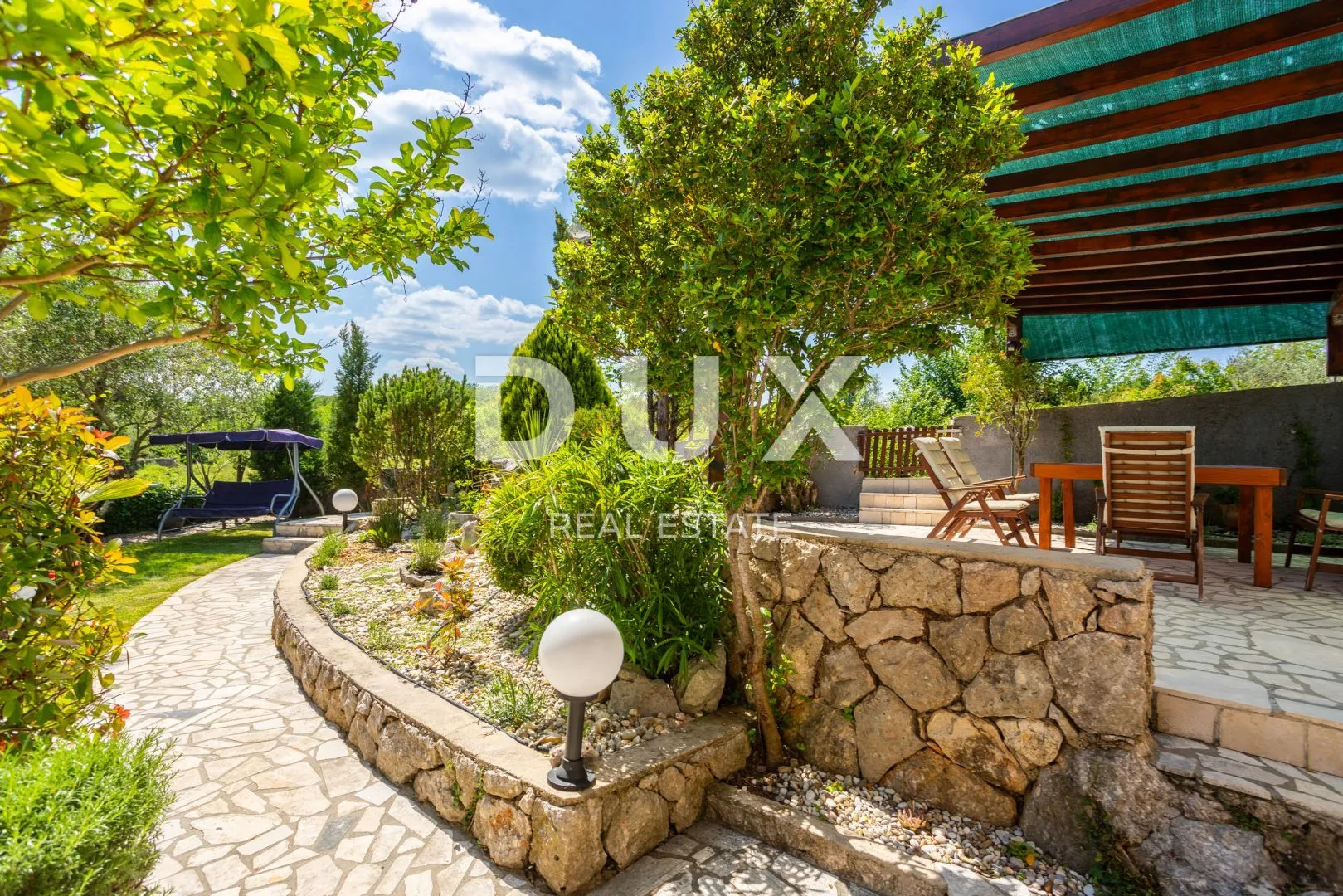 otok krk, vrbnik (okolica) - prilika! kuća s bazenom i jacuzzijem - slika 12
