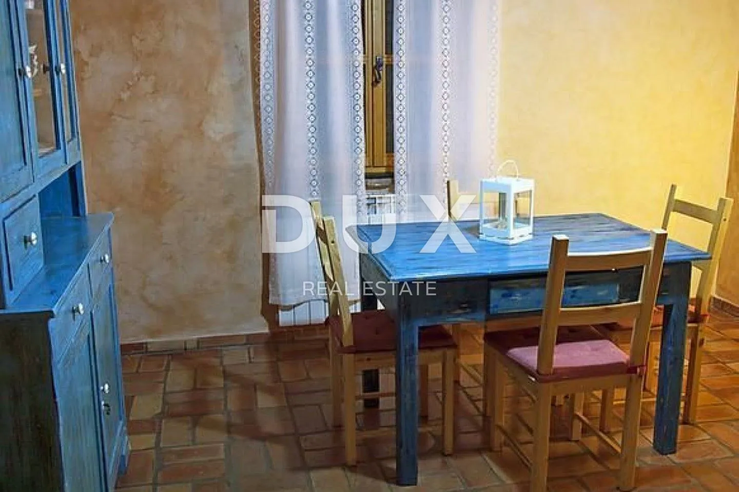 dvije prekrasne vile s bazenom na prostranoj okućnici - slika 17