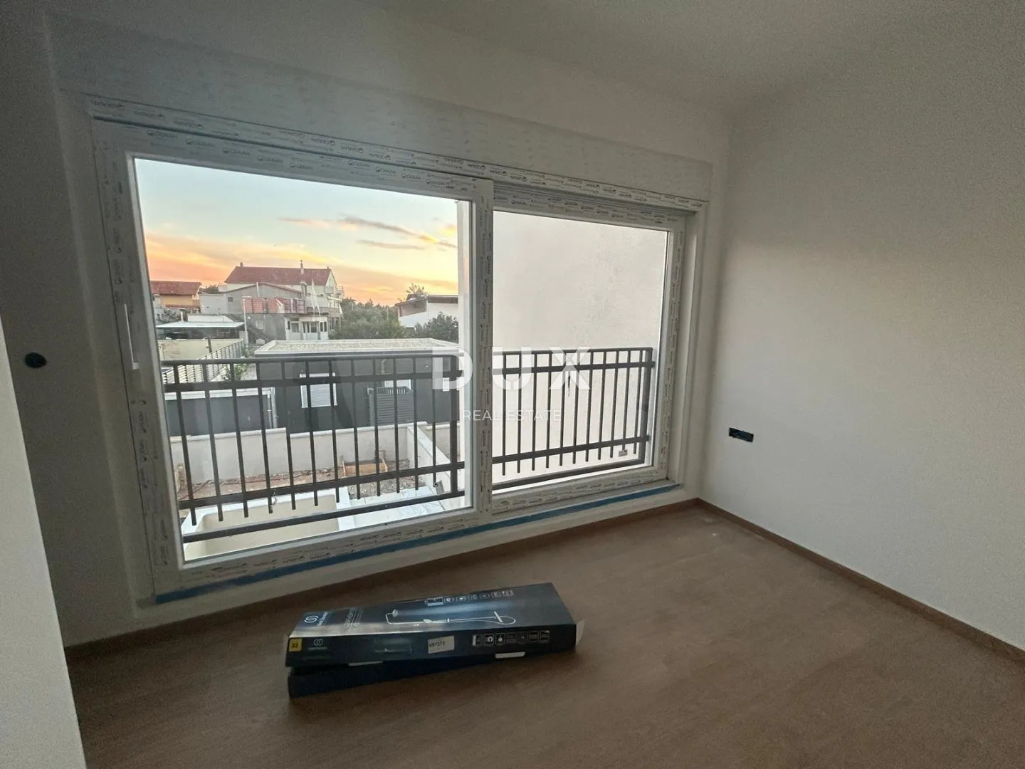šibenik, pirovac - moderan duplex s bazenom u novogradnji - slika 11