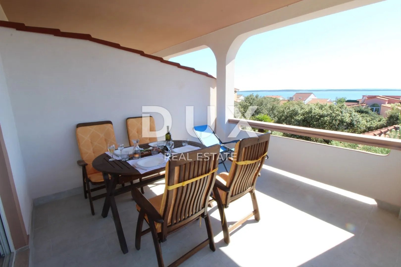 OTOK PAG, MANDRE - Prostrana apartmanska kuća s pogledom na more - Mandre, Kolan