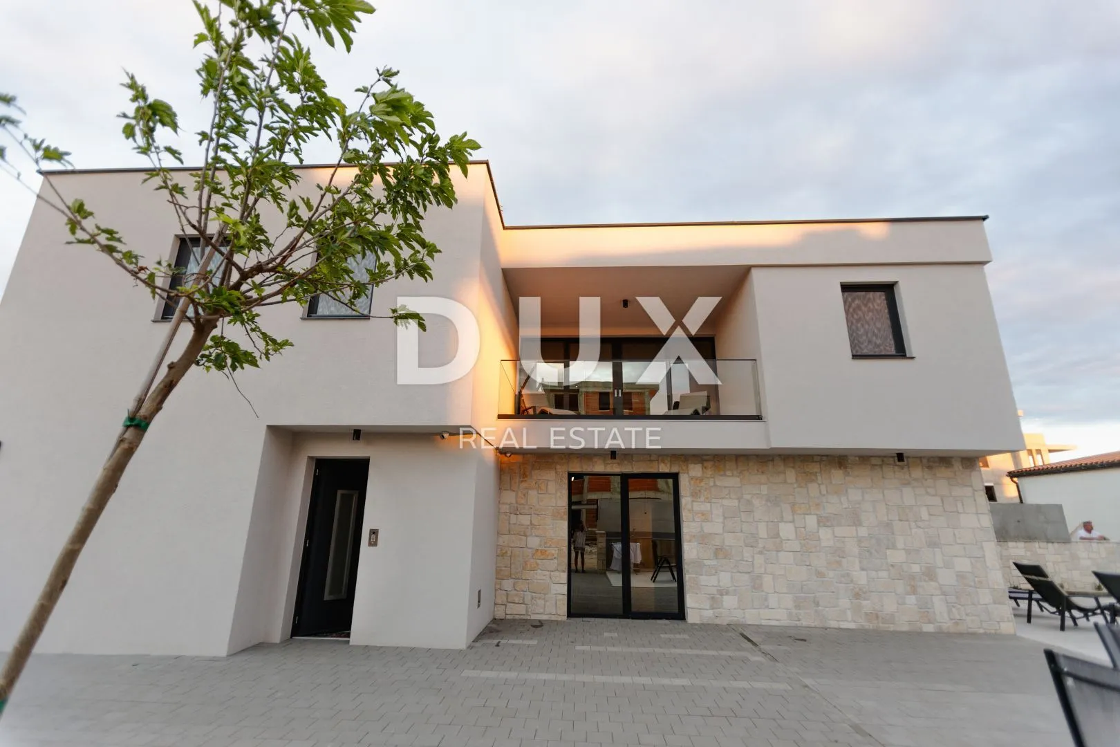 otok pag, mandre - ekskluzivna dvojna kuća s bazenom - slika 10