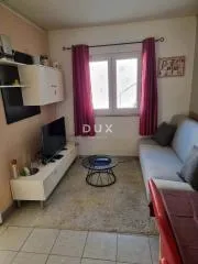 nin- kuća sa 4 apartmana - slika 12