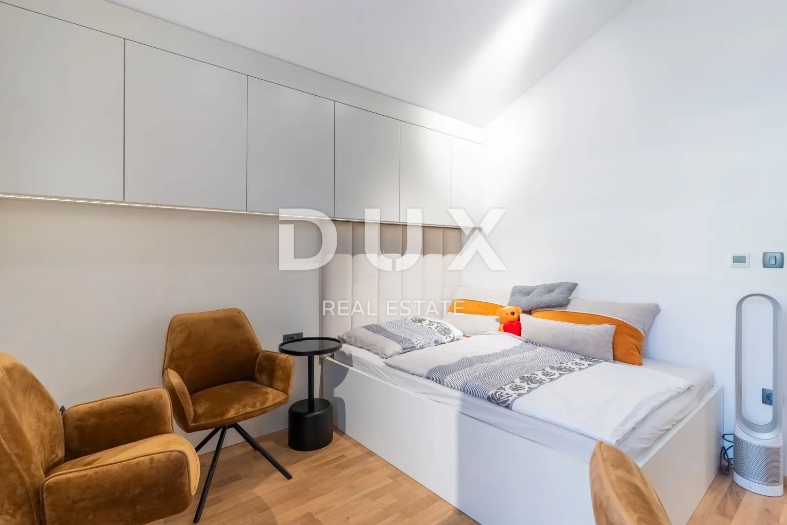 otok cres, izuzetan 2s+db stan na top lokaciji prvi red do mora - slika 8