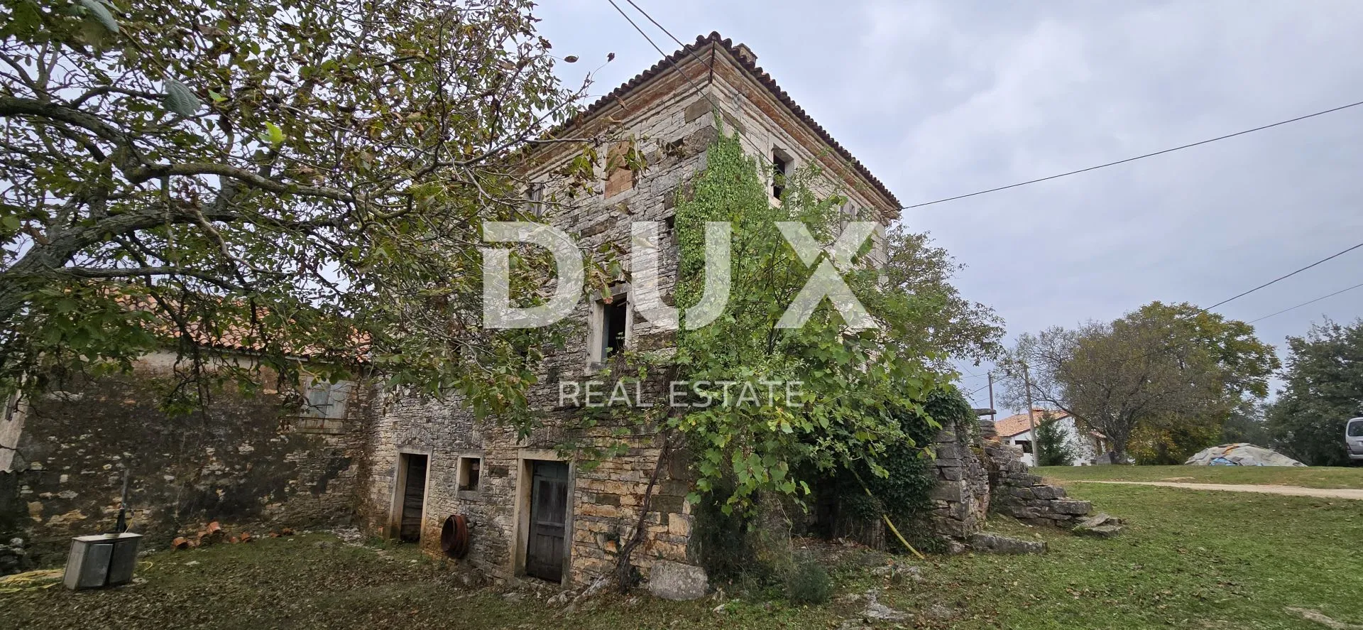 istra, oprtalj - imanje od dvije kuće s pripadajućom okućnicom na ugodnoj lokaciji, prilika! - slika 32