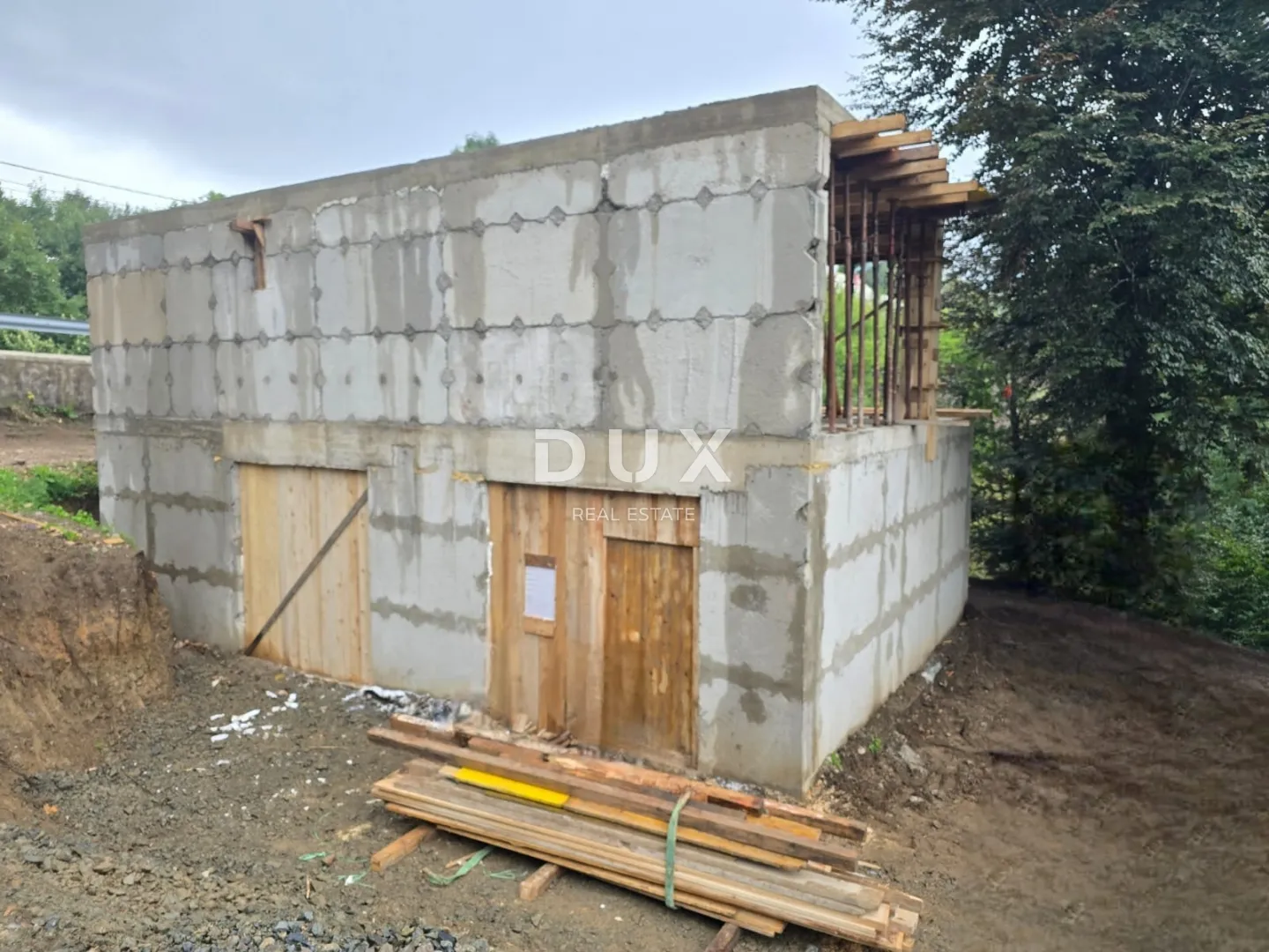 gorski kotar, fužine - započeta trokatnica u srcu prirode, 3100m2 okućnice - slika 2
