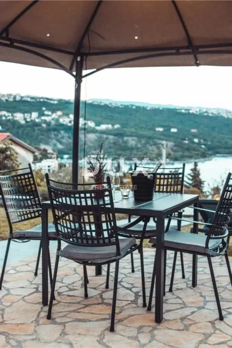 volosko- etaža, četiri stambene jedinice, okućnica, parking!!! - slika 3