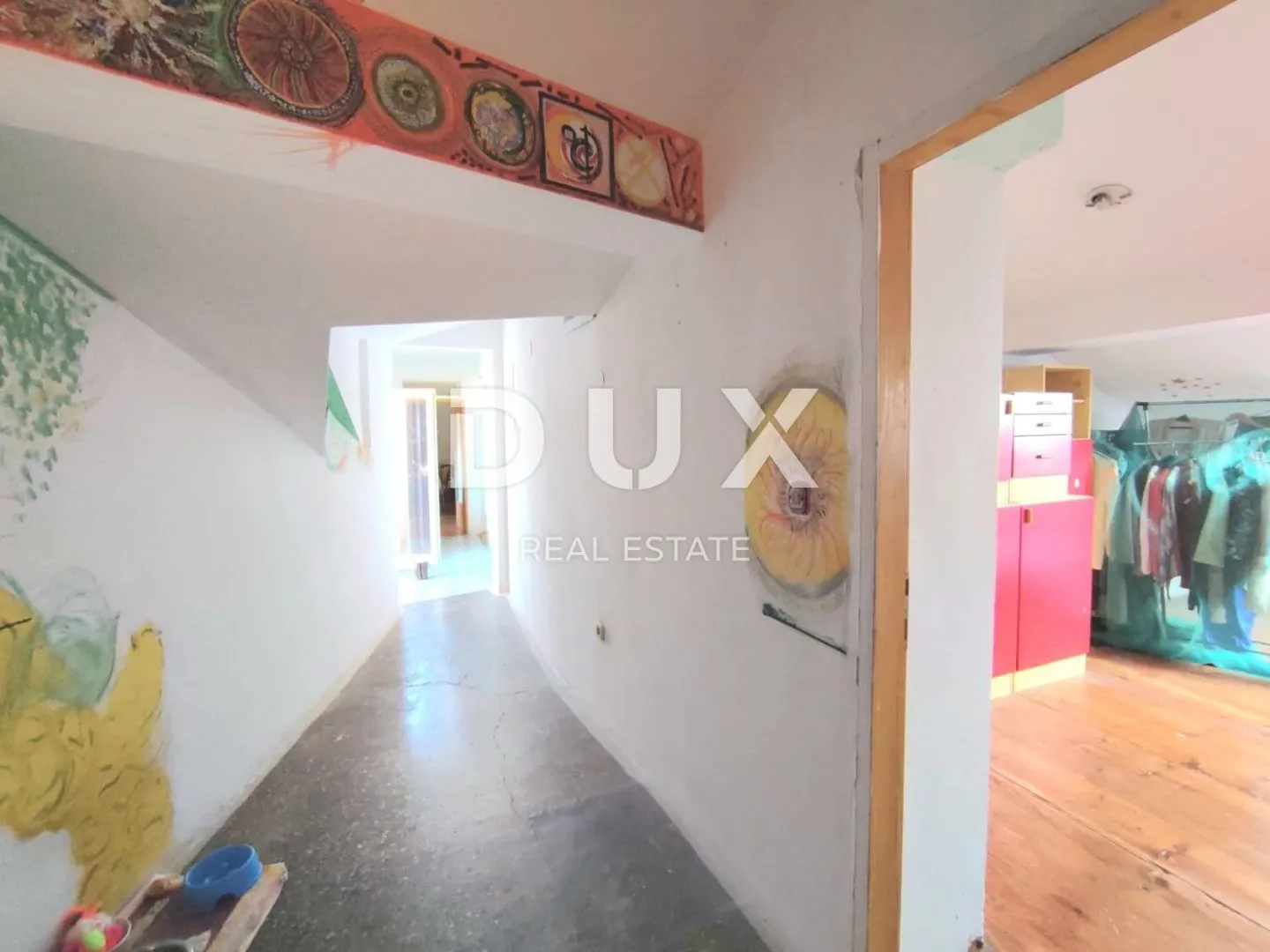 istra, pula - stan za renovaciju u strogom centru grada - slika 9