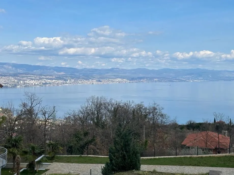 OPATIJA, OPRIĆ- zemljište 620m2 S GRAĐEVNOM DOZVOLOM!!!! i pogledom na more - Oprić, Opatija