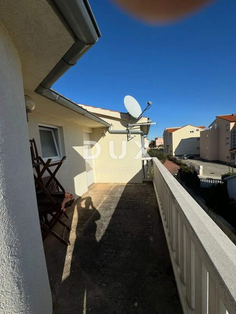 šibenik, vodice - prekrasna samostojeća kuća u vodicama! - slika 29