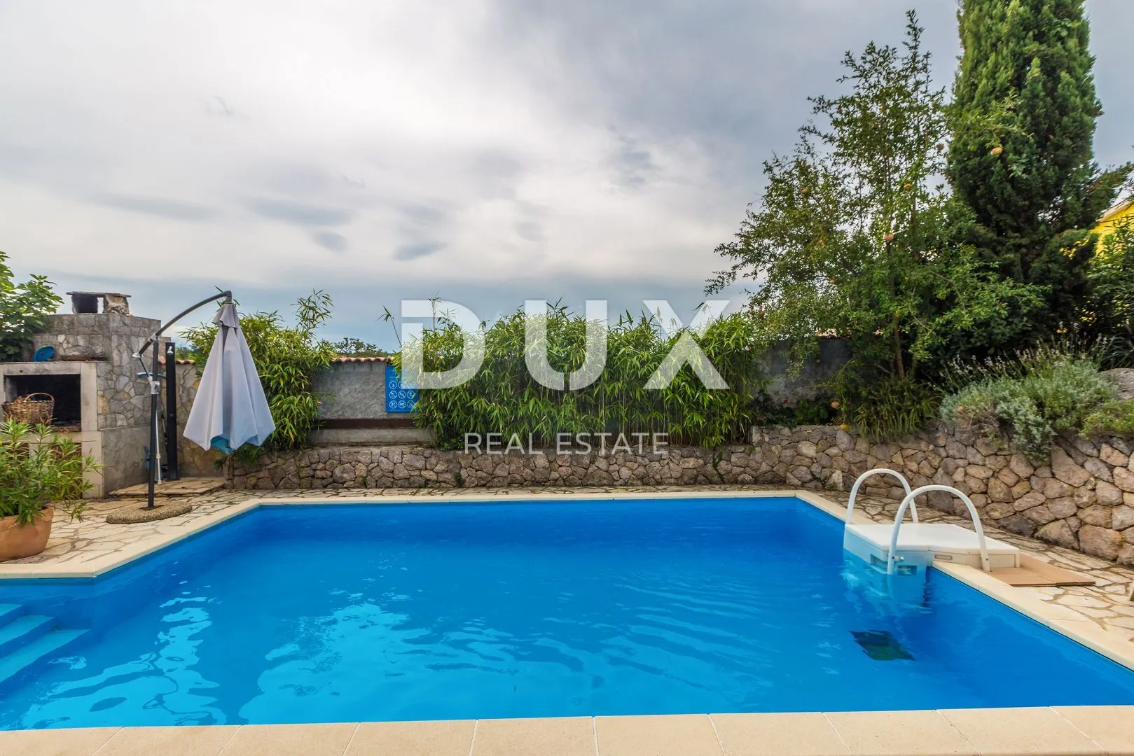 otok krk, njivice - apartman s bazenom - slika 4