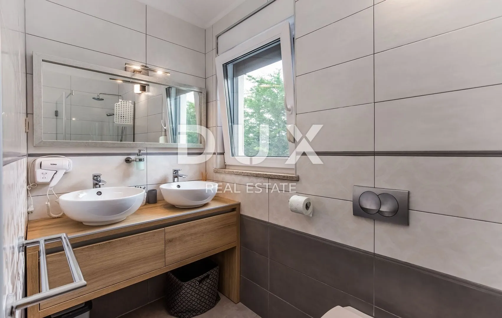 istra, višnjan - moderna vila s bazenom - slika 28