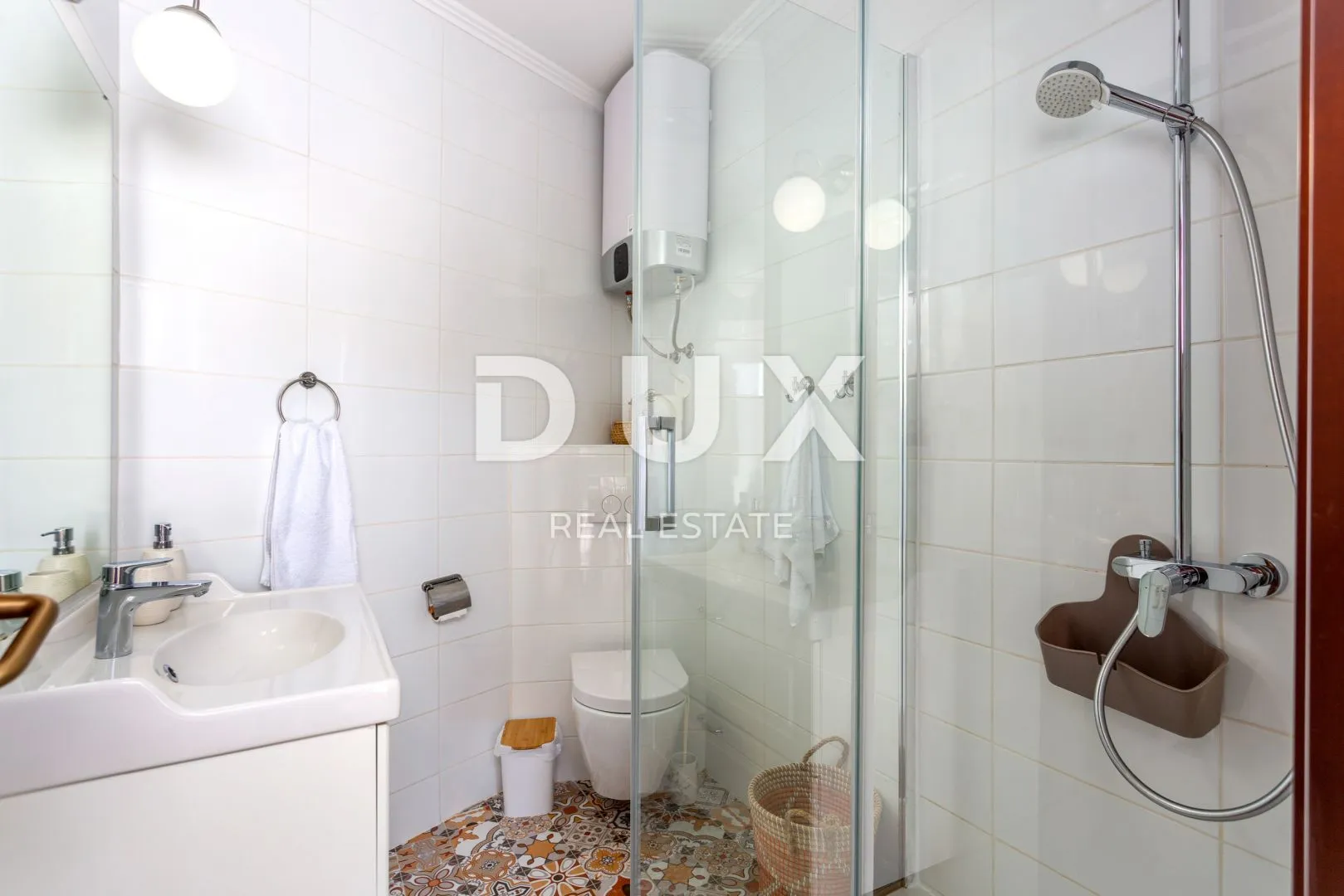otok krk, vrbnik (okolica) - prilika! kuća s bazenom i jacuzzijem - slika 26