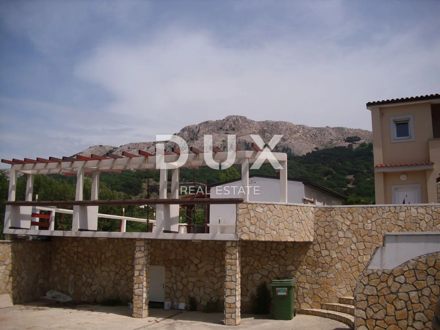 otok krk, baška - 4 kuće sa 8 apartmana i bazenom - slika 4