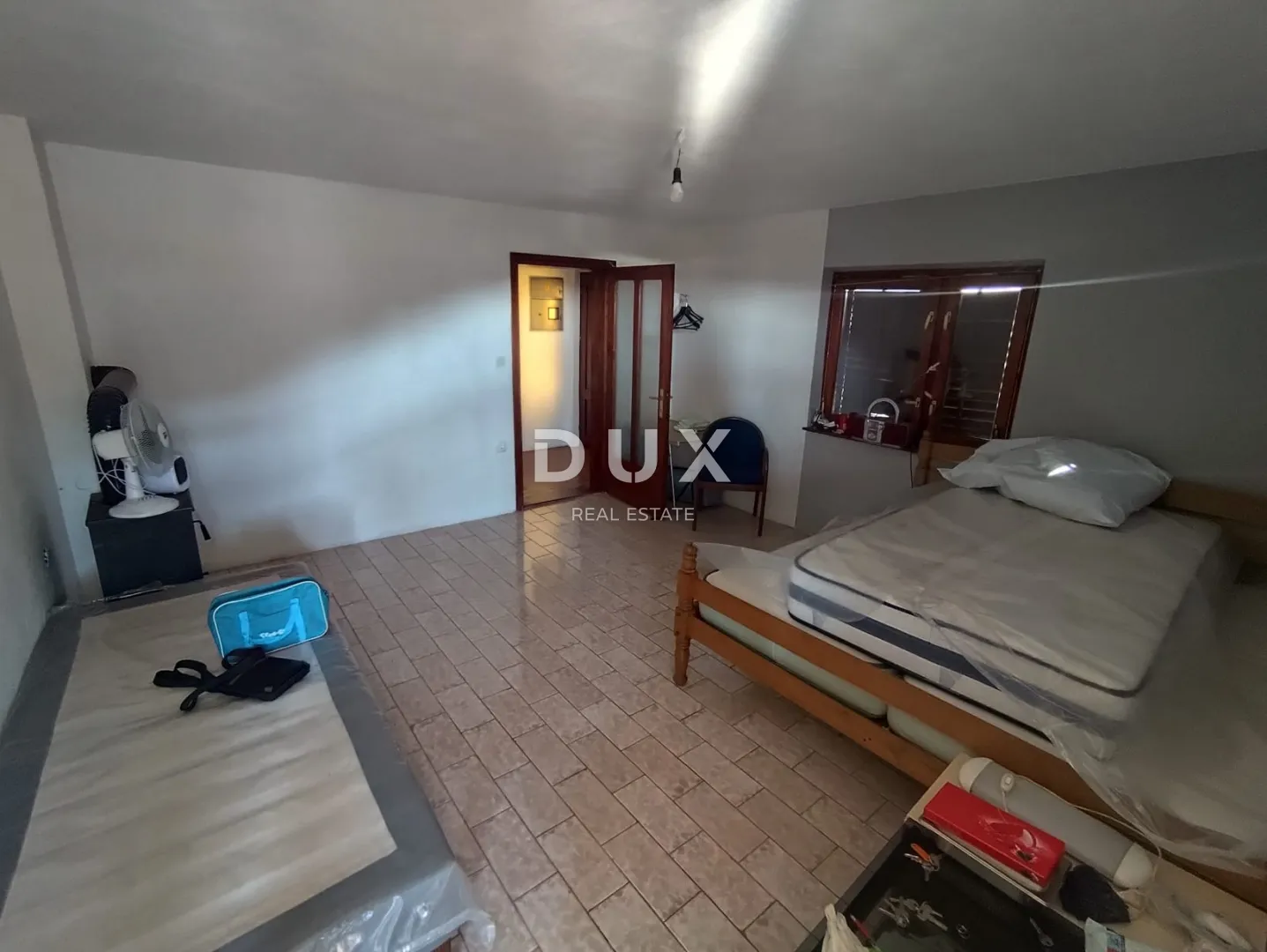 rogoznica, stupin čeline - samostojeća kuća 200 m od mora - slika 5