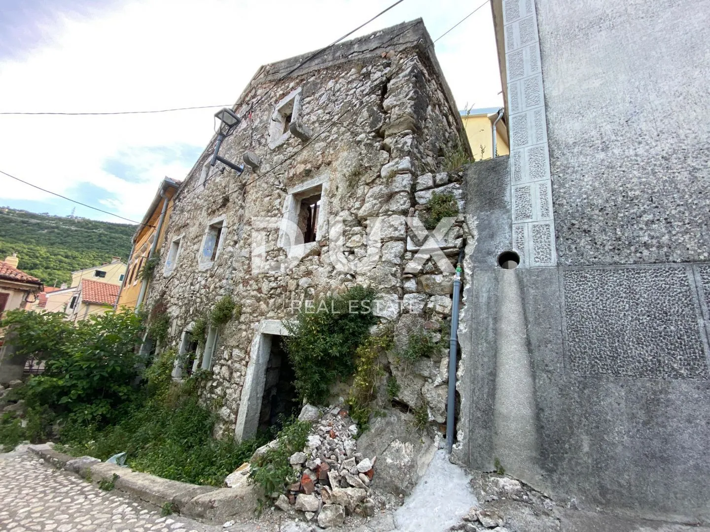 rijeka, bakar - kuća u strogom centru - samo 95 metara od mora! prilika! - slika 4