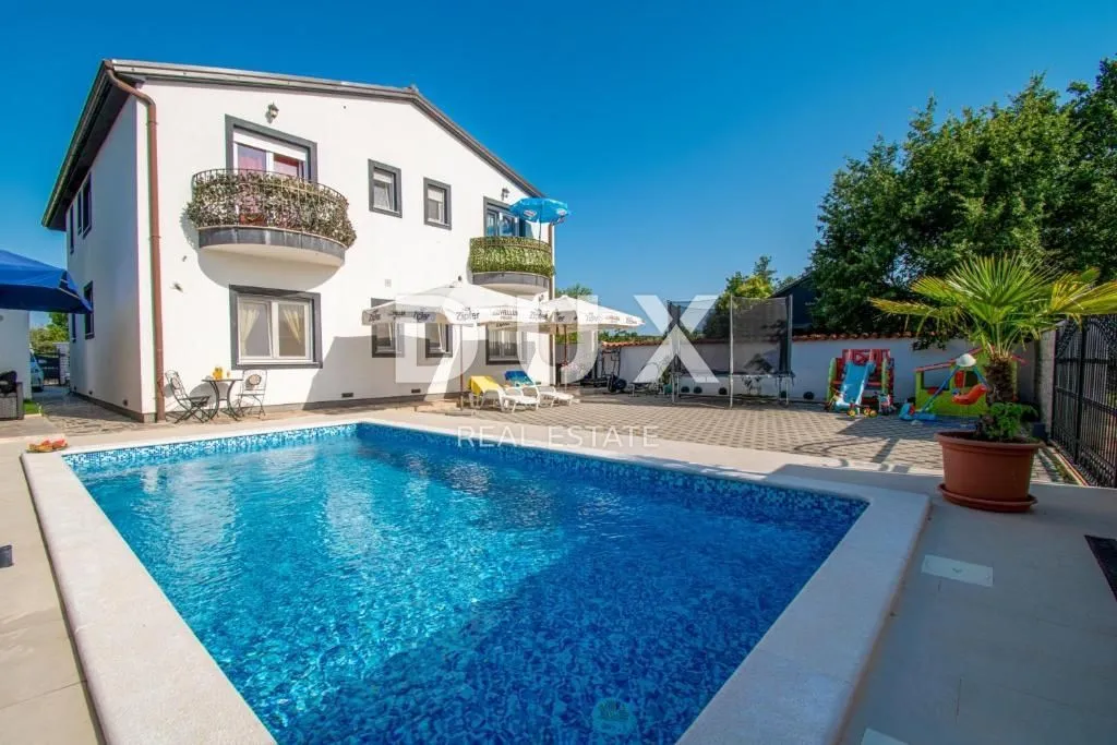 istra, pula prekrasna apartmanska kuća! - slika 2
