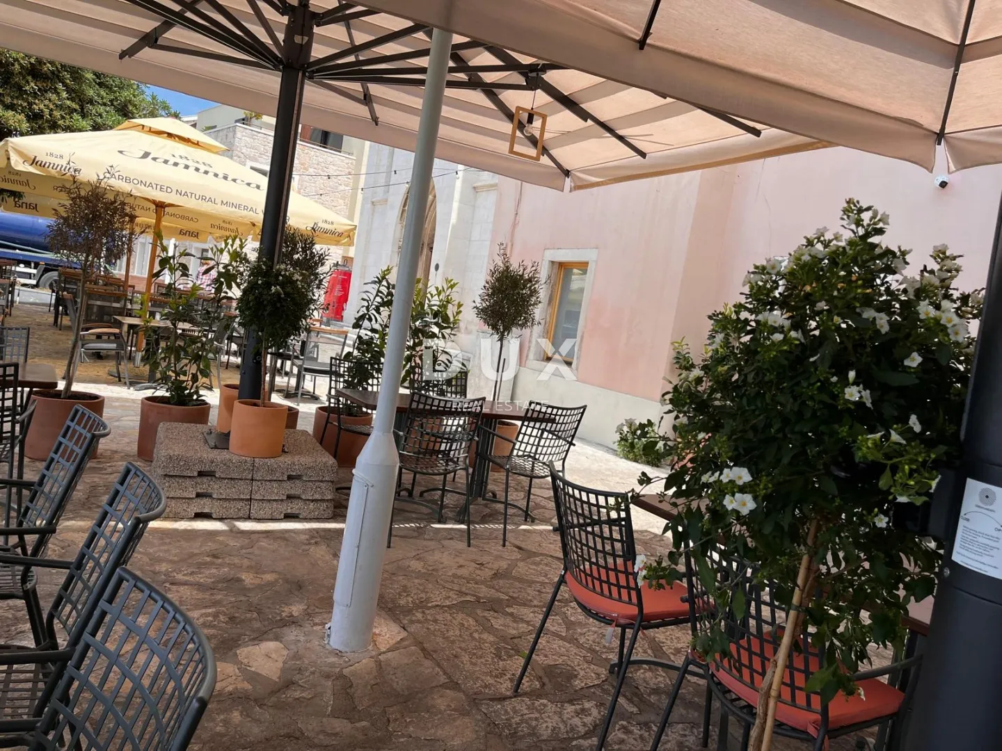 šibenik, centar, vrhunski uhodani restaurant, prvi red do mora. - slika 23