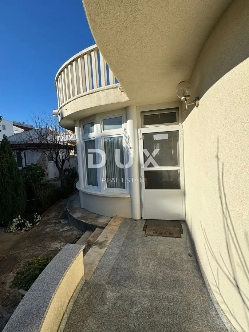 šibenik, vodice - prekrasna samostojeća kuća u vodicama! - slika 34