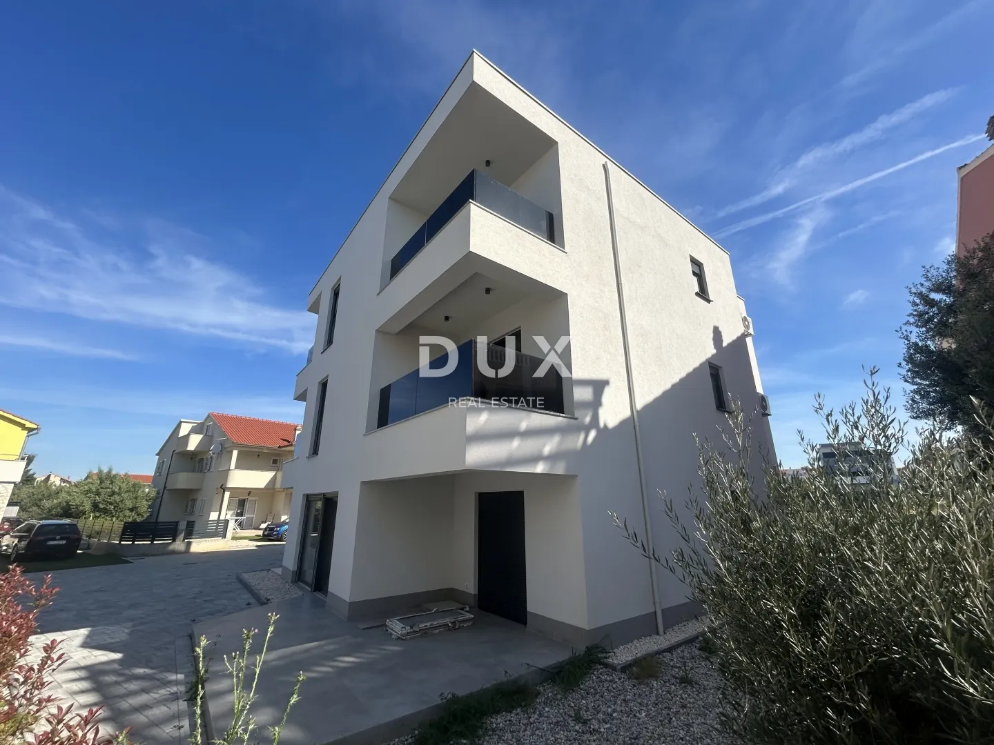 šibenik, vodice – stan u prizemlju sa 121 m² vrta, 2 parkinga, novogradnja - slika 2