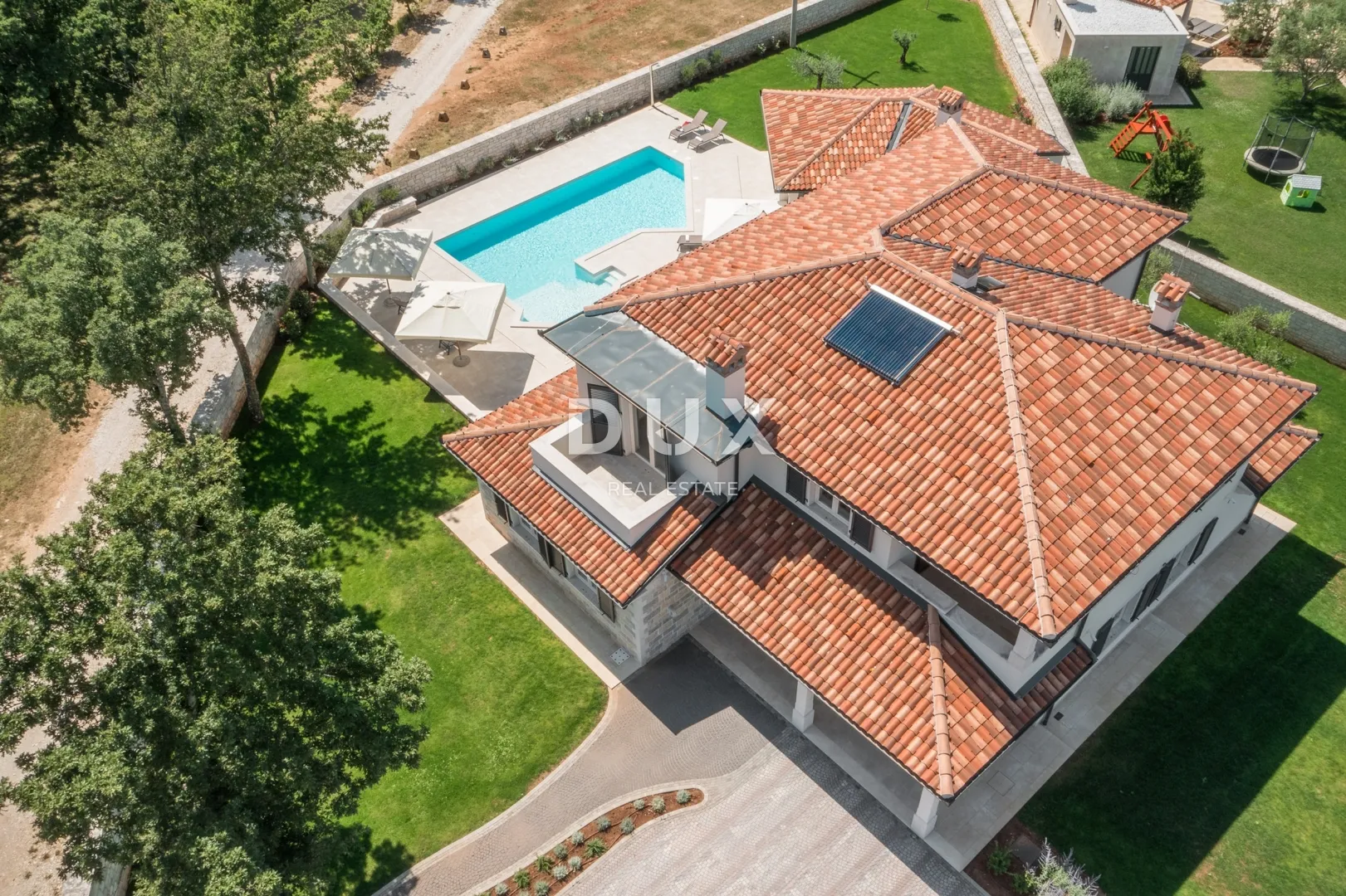 istra, tinjan - raskošna kuća s bazenom - slika 5