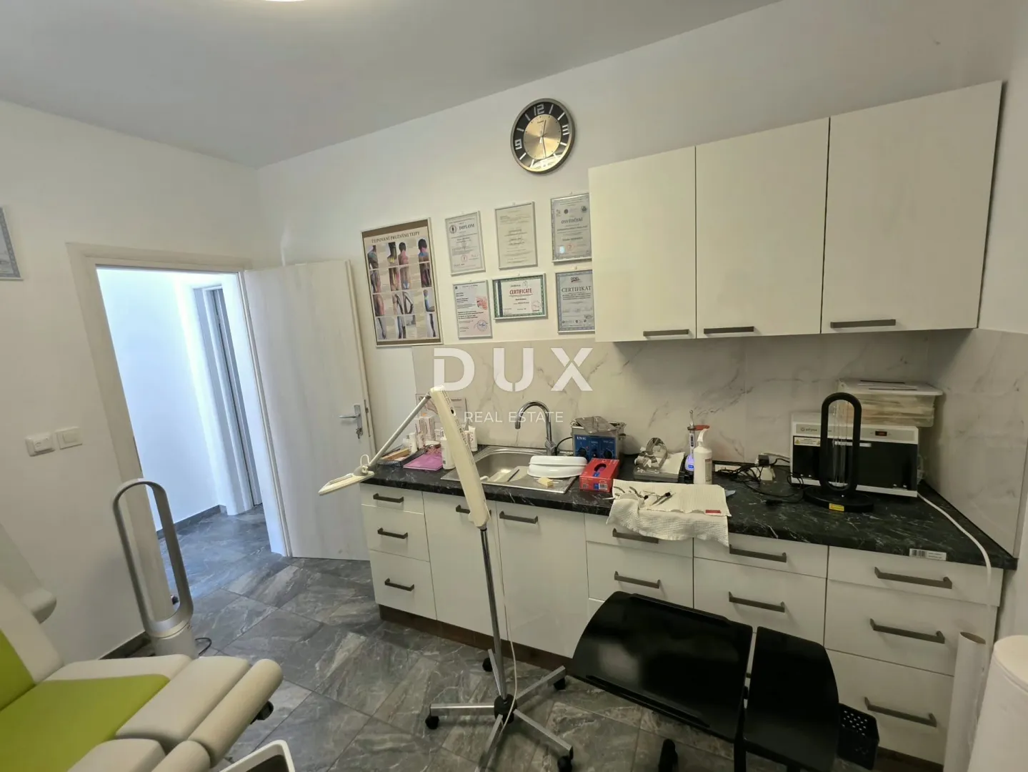 istra, pula - potpuno renoviran stan u centru pule - slika 10