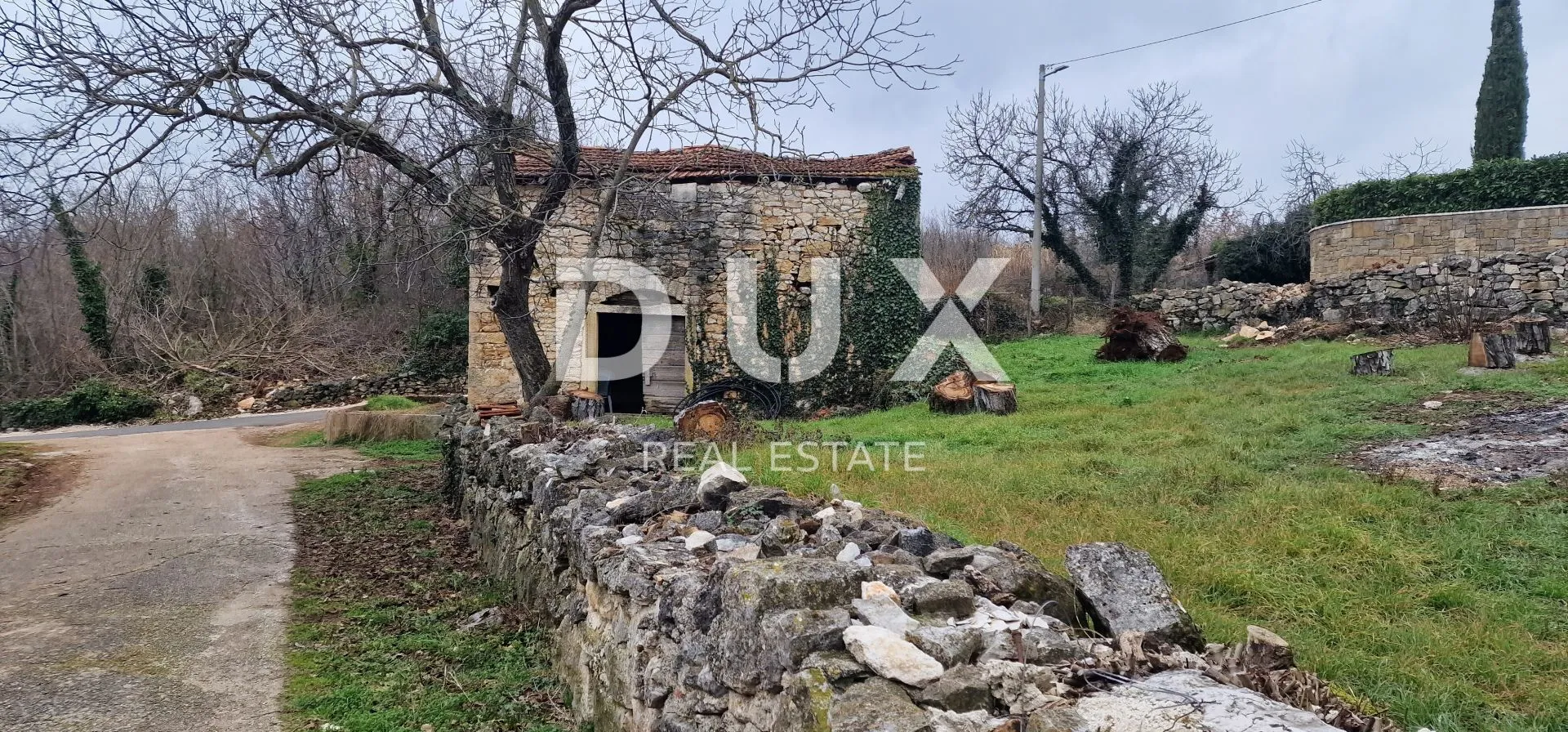 istra, motovun, okolica - dvije kuće za adaptaciju s dvorištem - slika 2