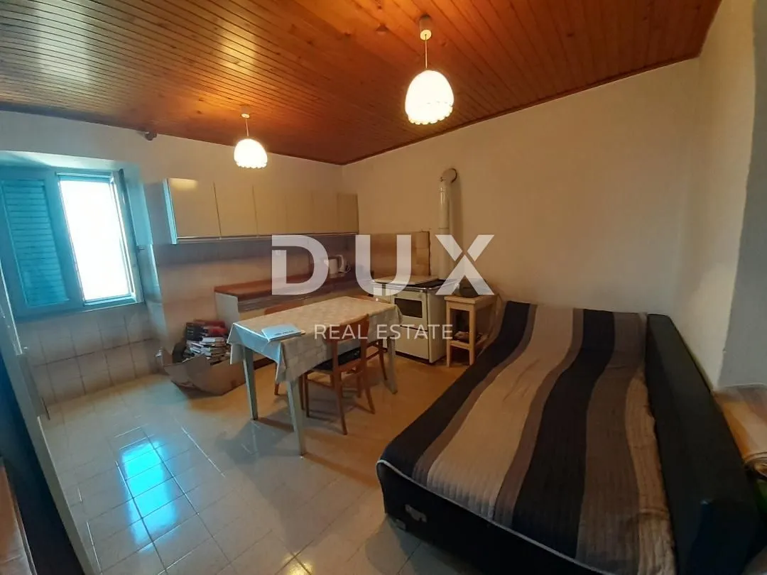 istra, motovun - višekatnica u centru motovuna - slika 7