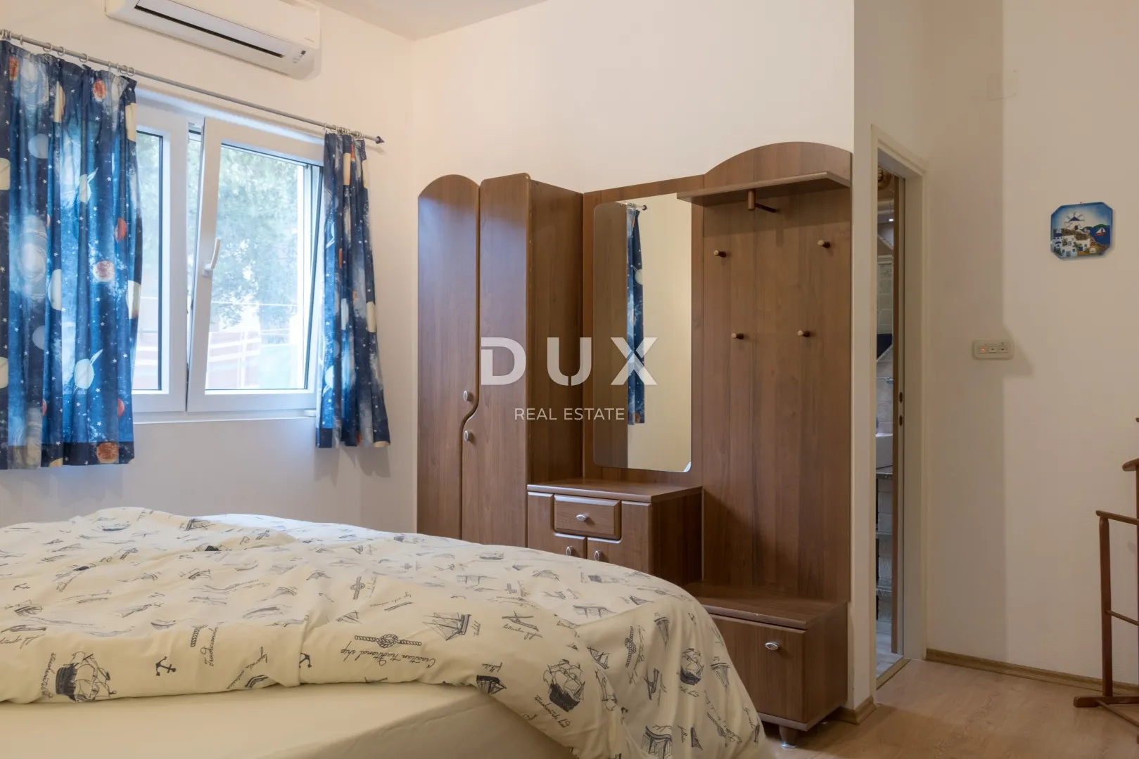 vodice, obrove, vila, 291,76 m2, tri etaže, dvorište - slika 36