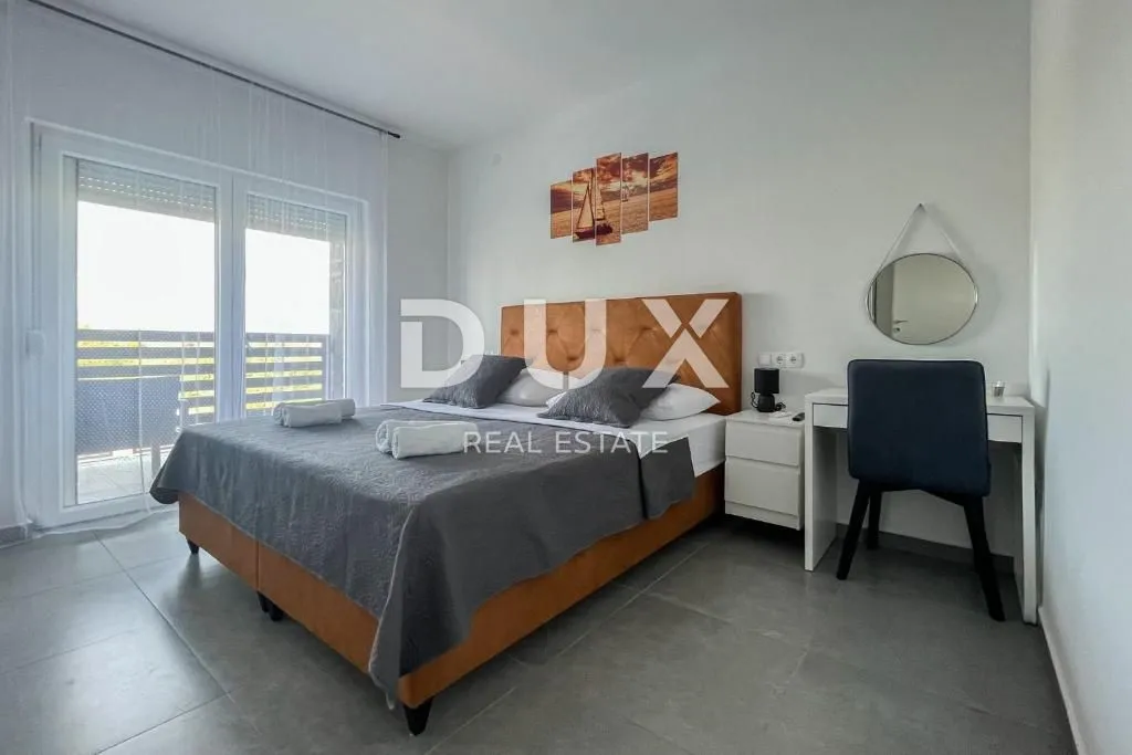 zadar, murvica - vila s bazenom i velikom okućnicom! - slika 18