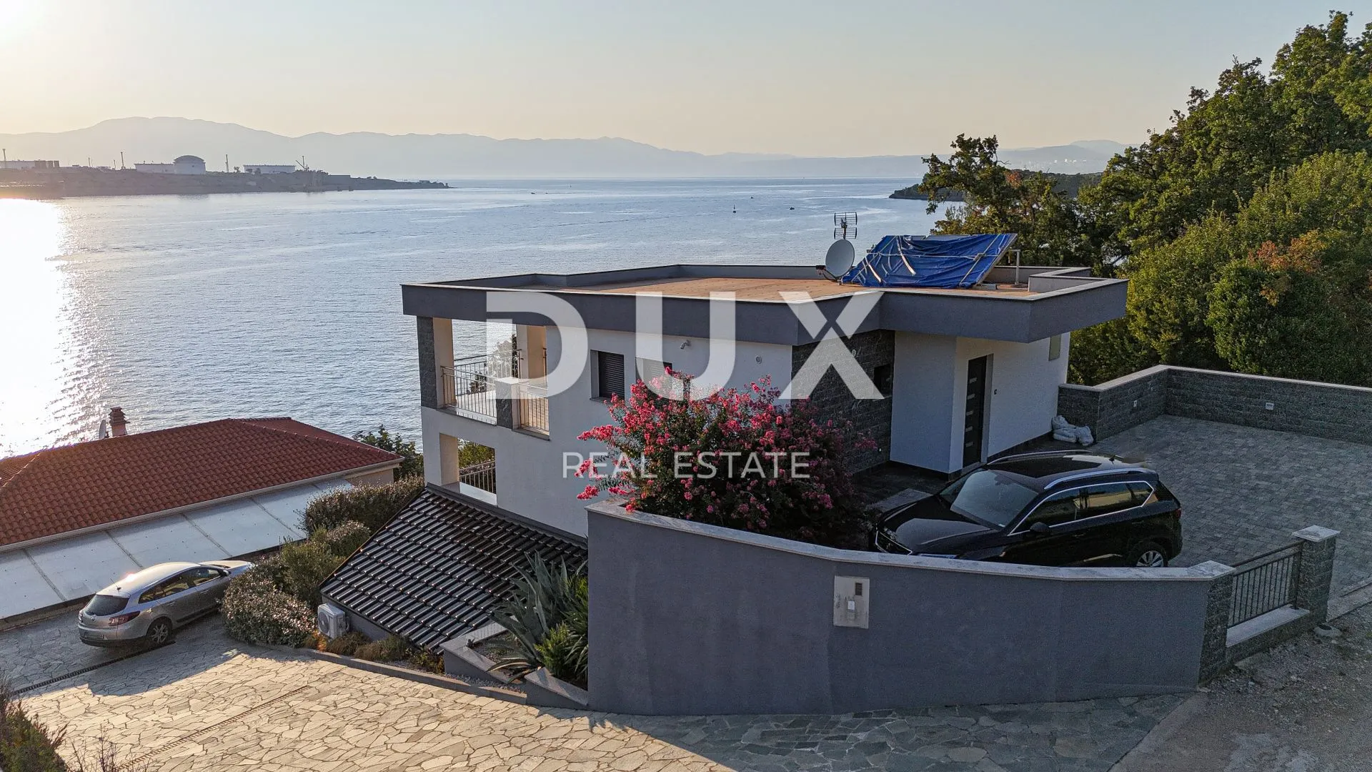 otok krk, omišalj - 25m od mora! - kuća s dva stana s prilazom do same plaže! - slika 4